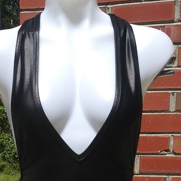 Black body suite - Picture 1 of 2